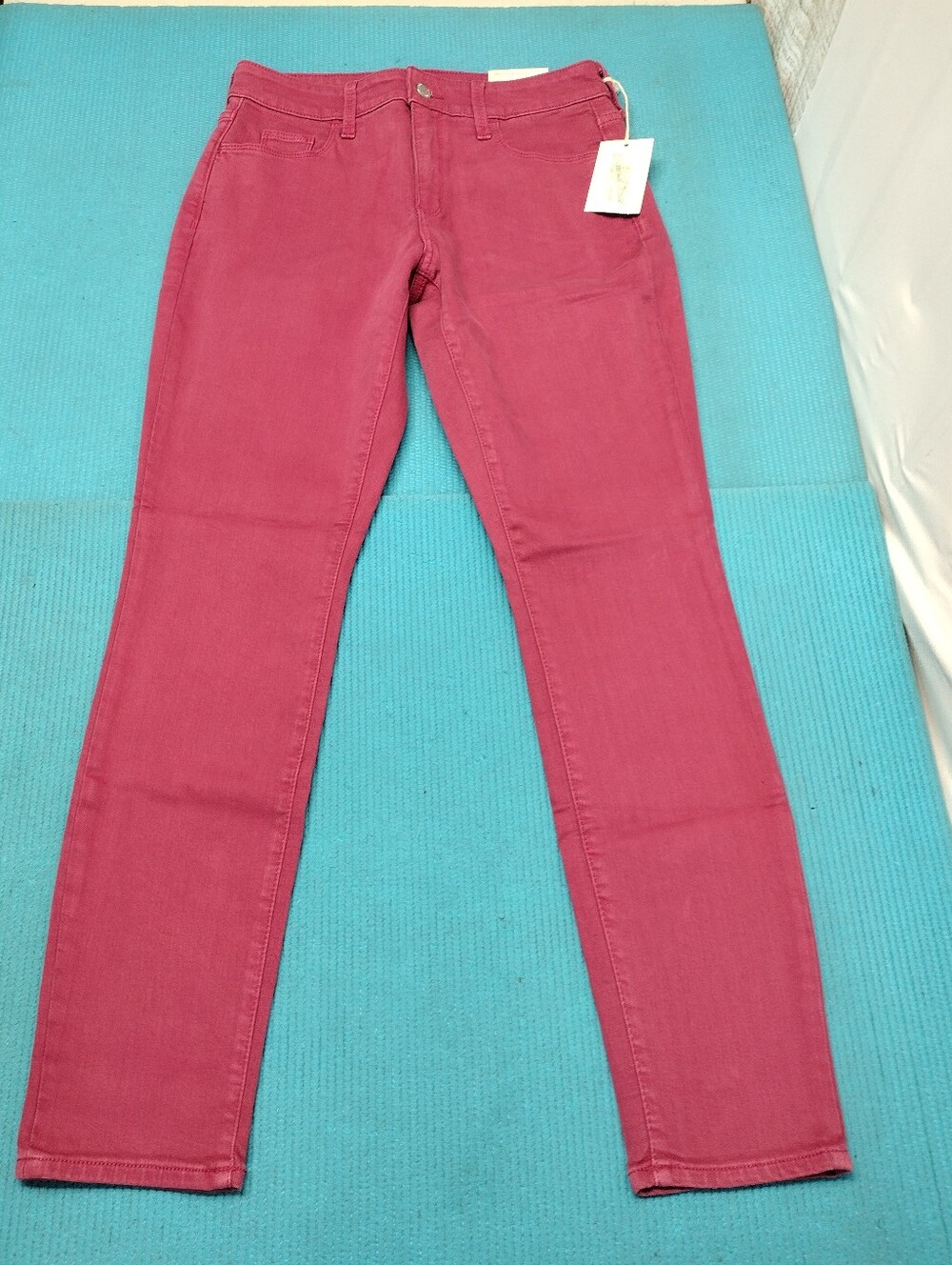 NWT Universal Thread High Rise Skinny Jeans Slim Leg - 2